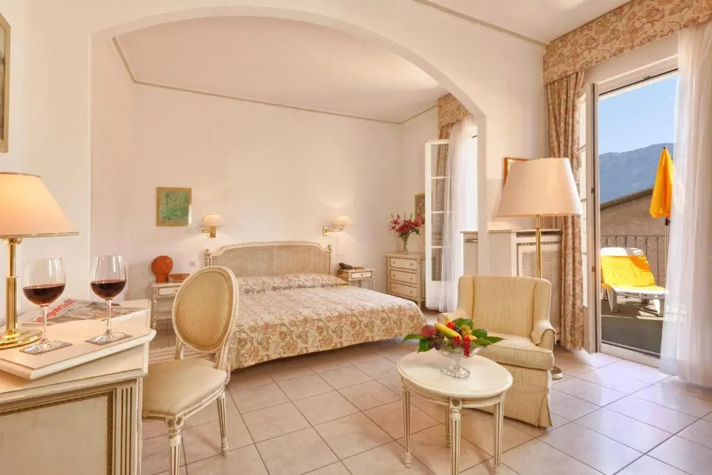 Standard Double room with courtyard view (full double bed)