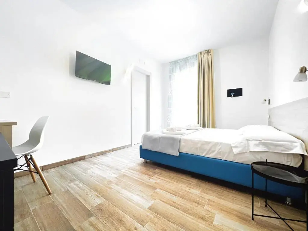 Standard Double room with balcony (full double bed)