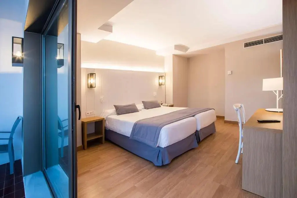 Standard Double room (full double bed)