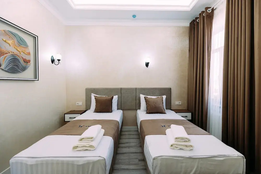 Deluxe Double room with city view (full double bed)