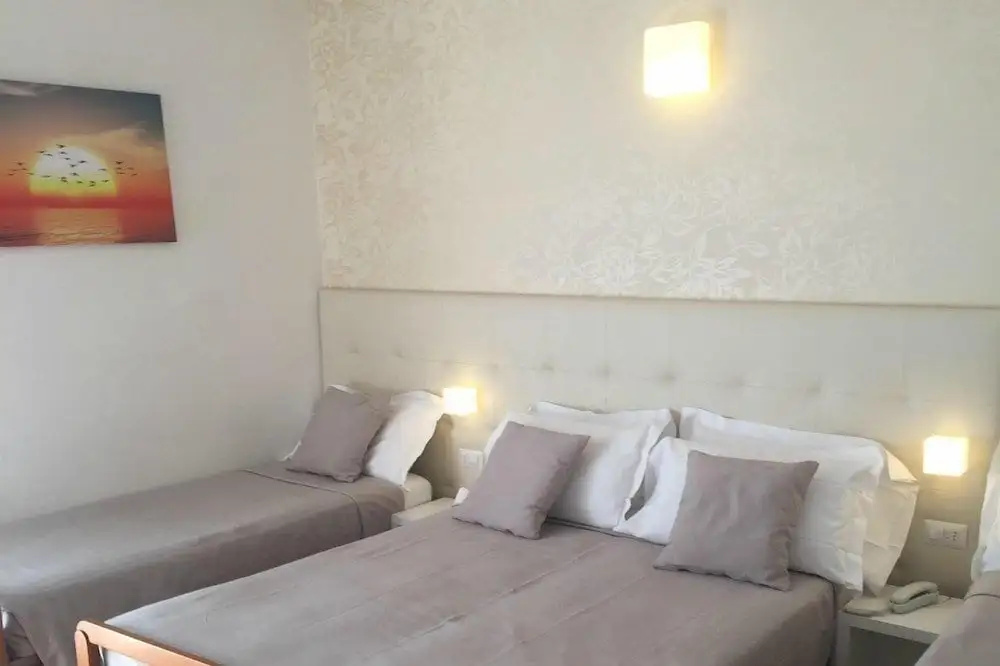 Classic Double room with balcony (full double bed)