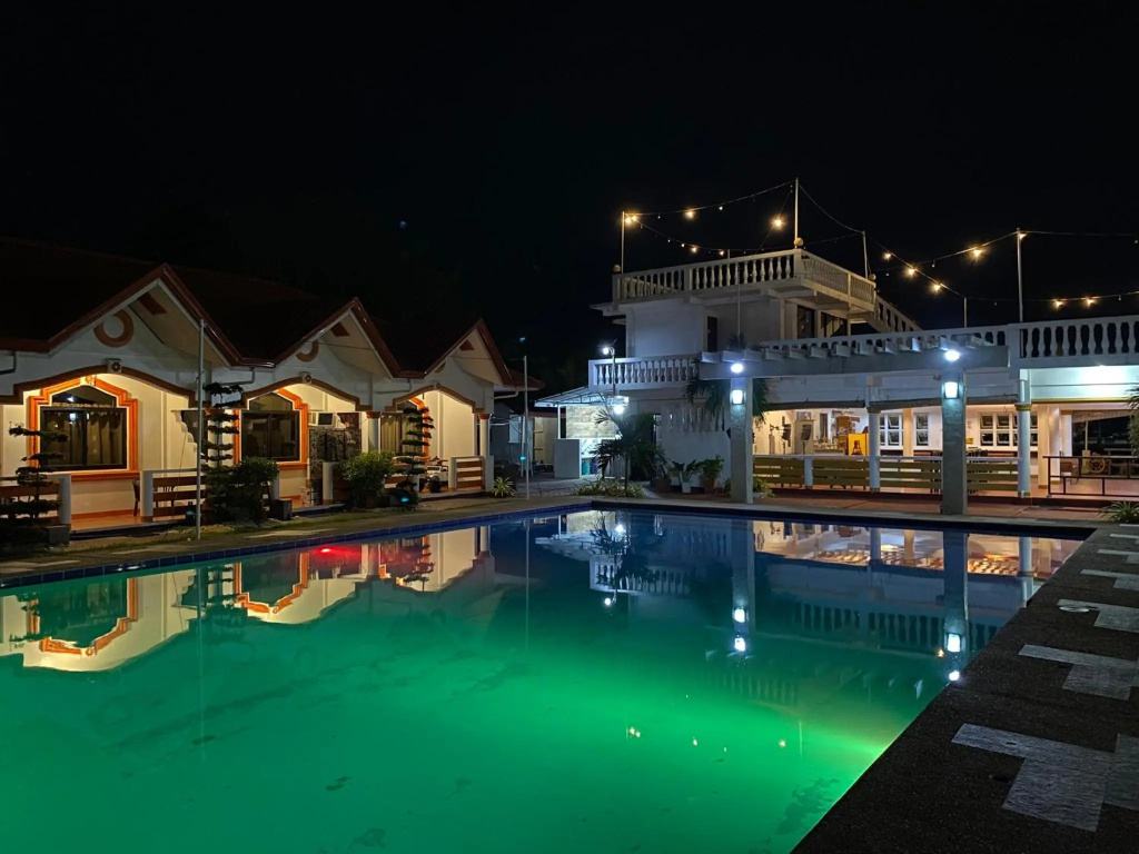 Cris Del Mar Resort