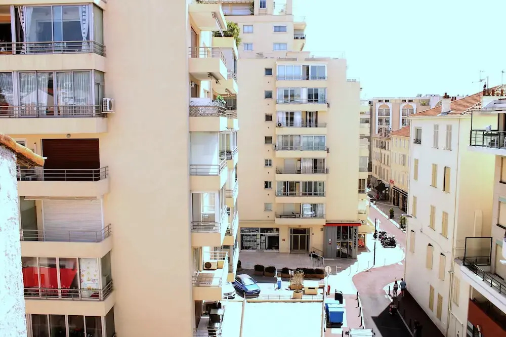 Central 1 Bedroom in Luxurious Residence