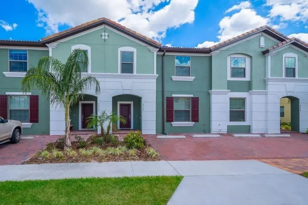 Luxurious 5 Bed Home with Private Pool in Solterra Townhouse