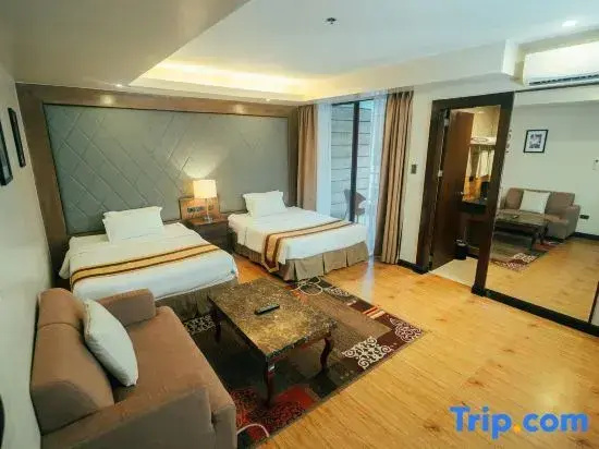 Deluxe room with pool view