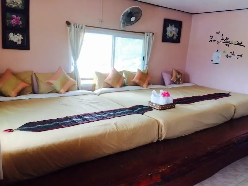 Standard room with mountain view