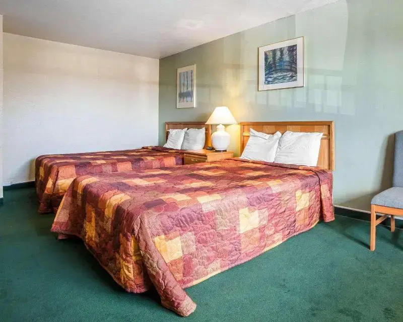 Standard Double room with balcony (full double bed)