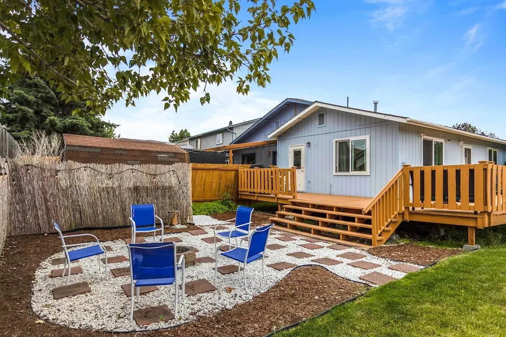 Updated Townhome: Near Airport & Shopping!