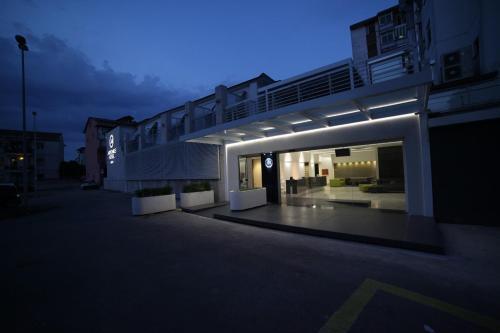 Hotel Artemide image