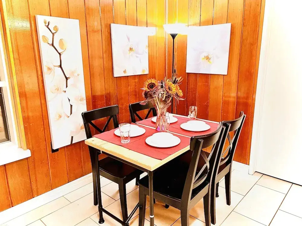 ART House Burnaby Two Bedrooms Suite - фото 9