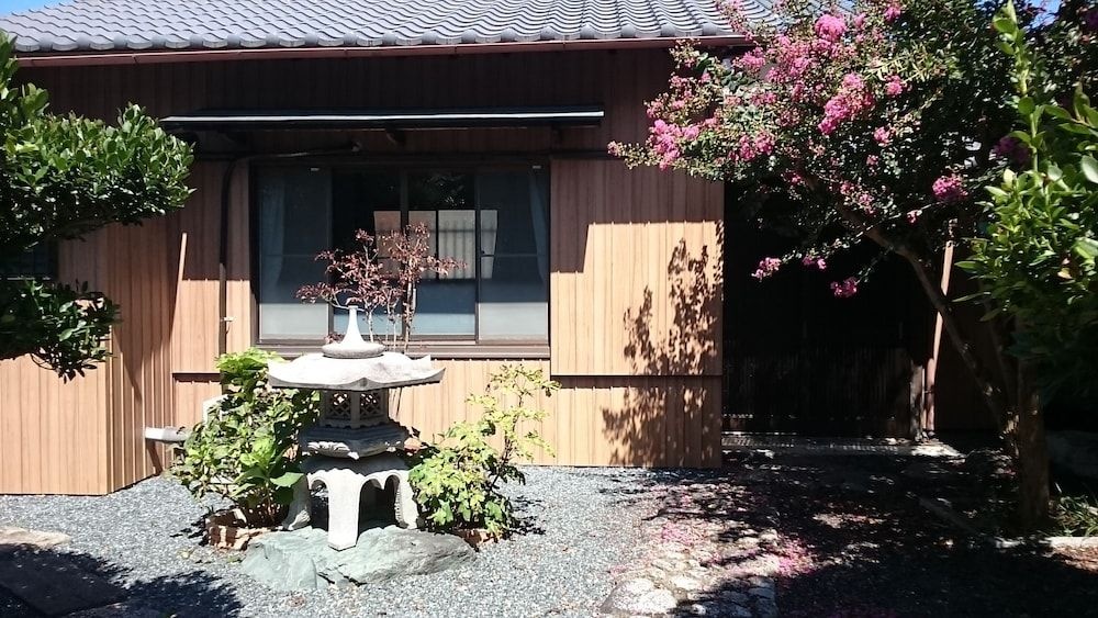 Minshuku Hikosukeso in Mihama