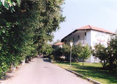 Kochili Hotel and Bungalows