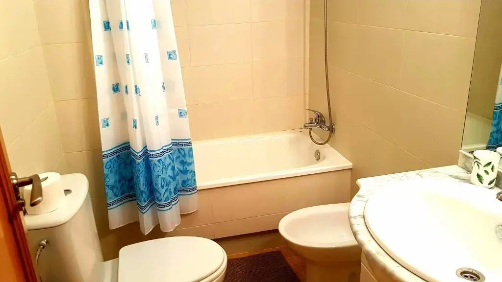 3 Bedrooms Apartment