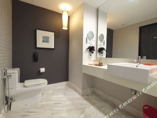 G Hotel Gurney