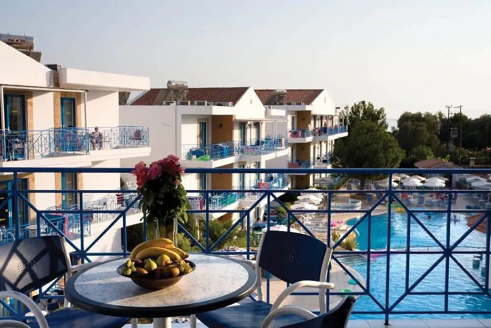 2 Bedrooms Apartment