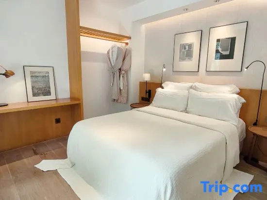 Standard Double room with courtyard view (full double bed)