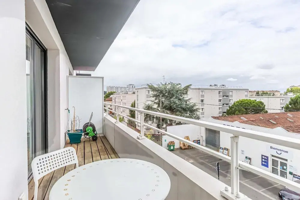 Spacious Apartment for 4 People in Bordeaux!