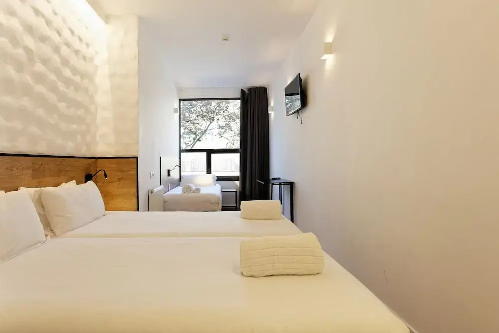 Triple room with city view