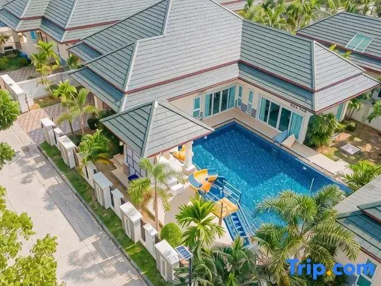 Banana tree Pool Villa