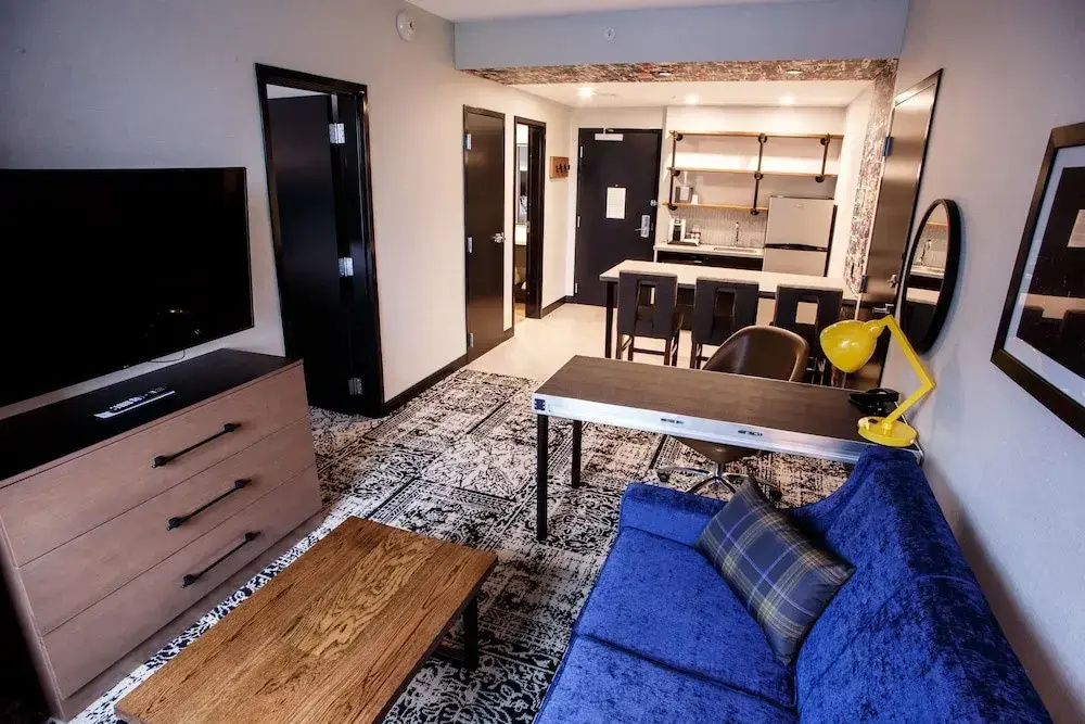 Double Suite (full double bed)