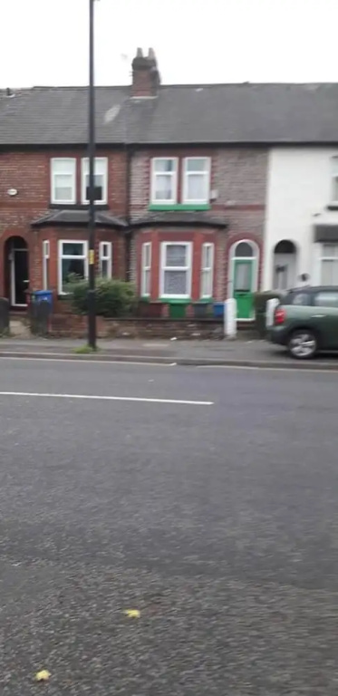 Homely 4-bed House in Manchester