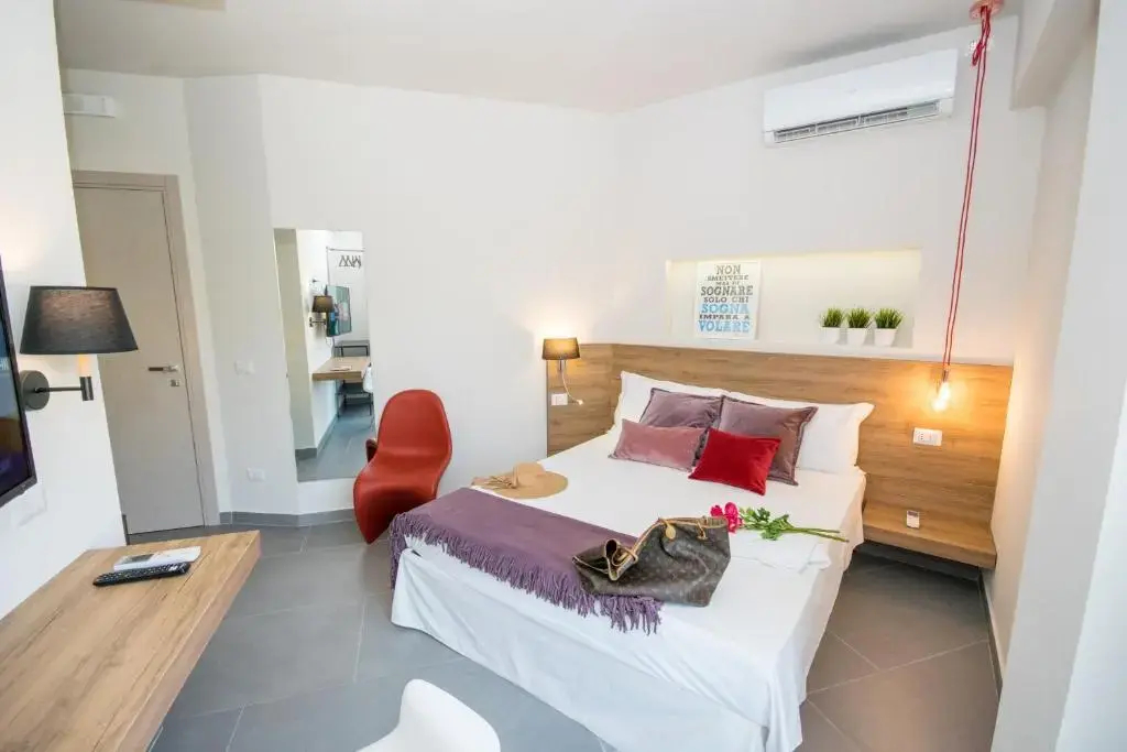 Deluxe Double room with balcony full double bed