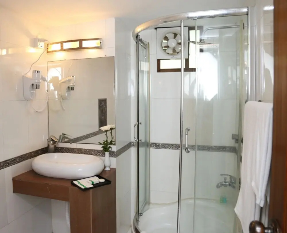 Executive Double room (full double bed)