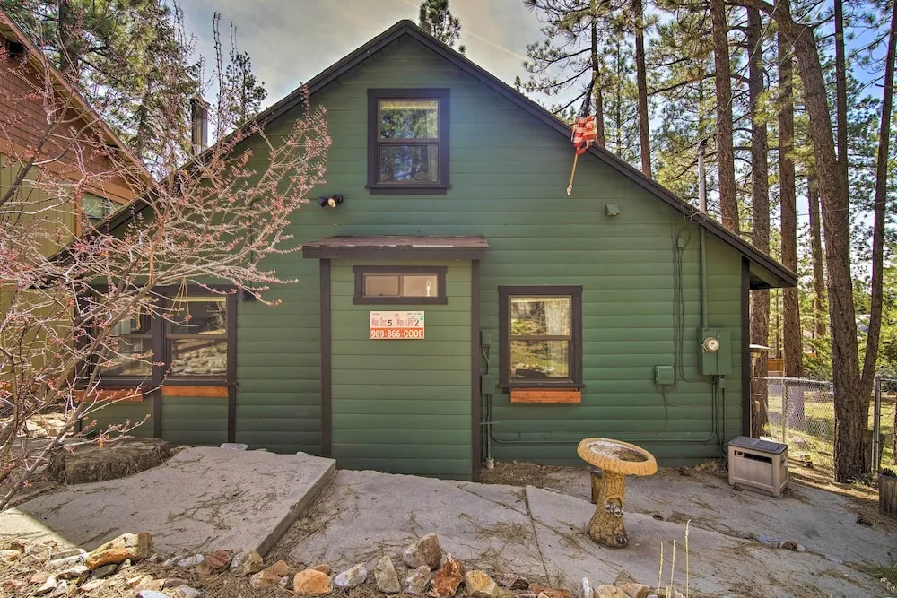 1 Mi to Bear Mountain: Cabin in Big Bear Lake