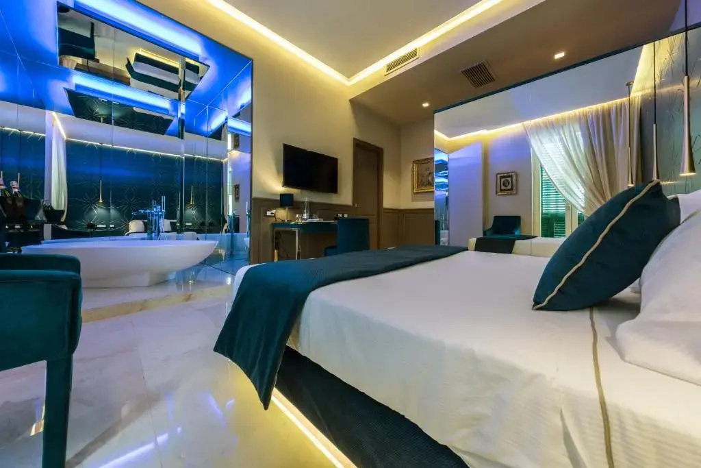 Deluxe Double room (full double bed)