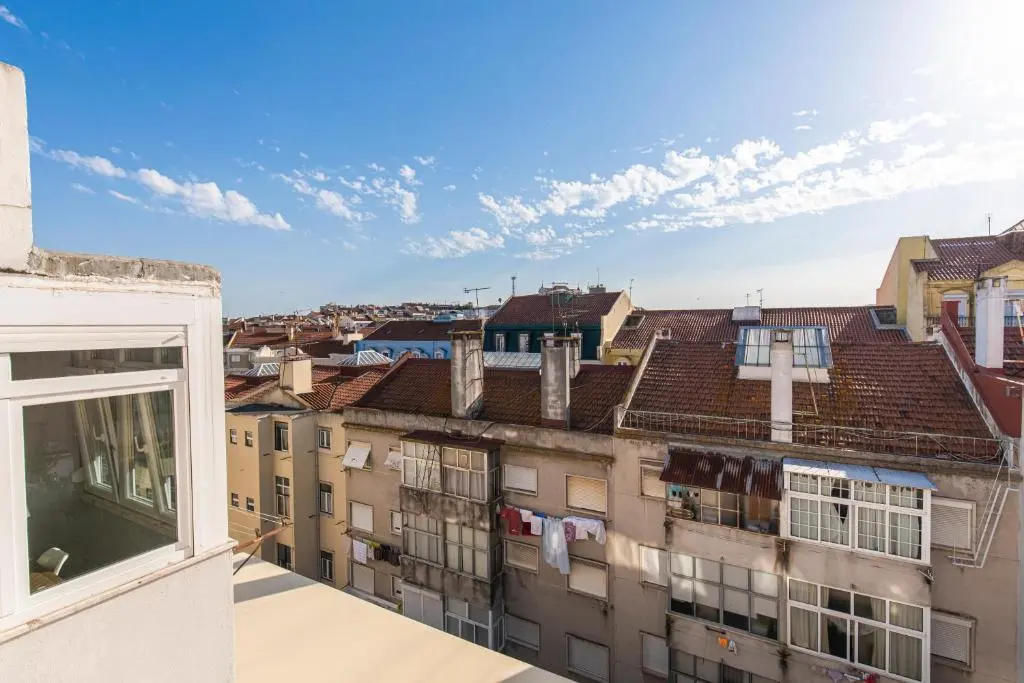 LovelyStay - Sunny 1BDR Apartment W/Terrace