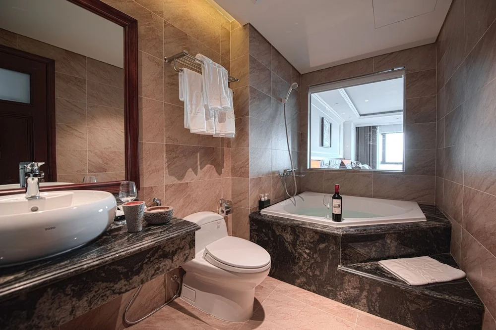 Monarque Hotel Danang