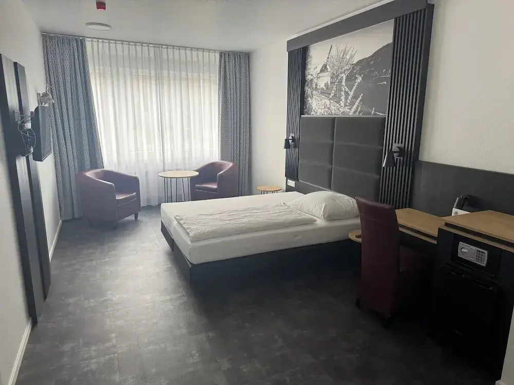 Deluxe Double room with river view (full double bed)