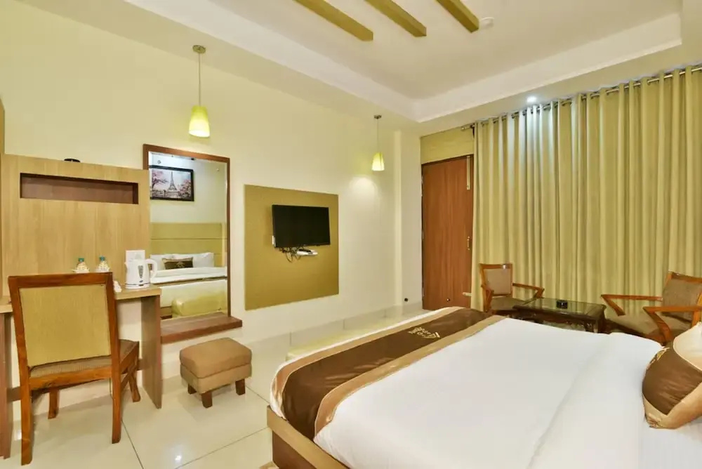 Deluxe Double room (full double bed)