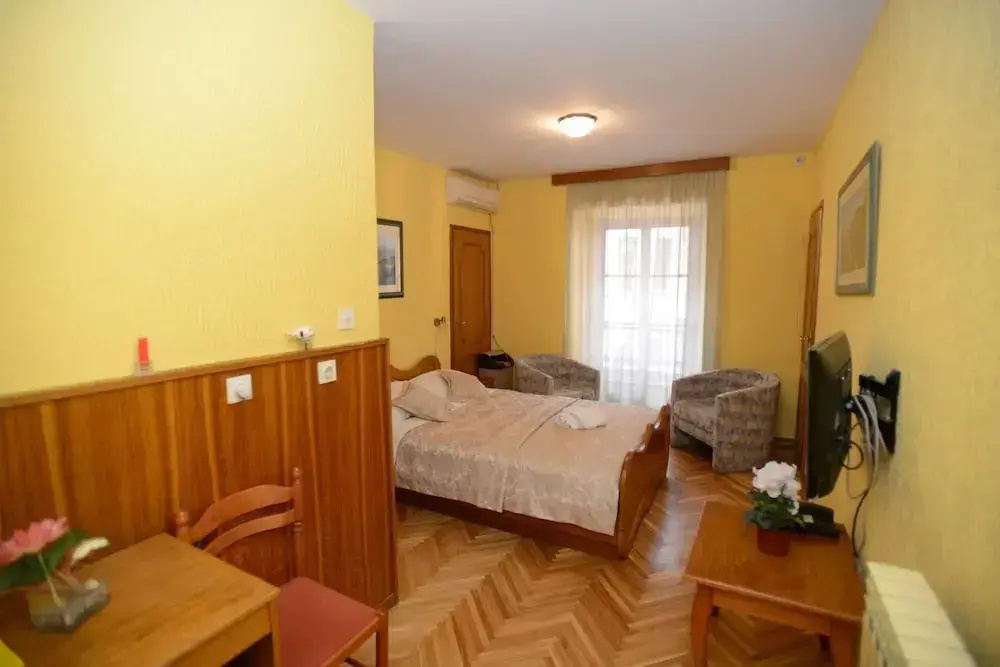 Economy Double room (twin beds)