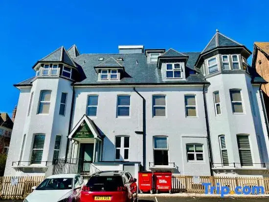Elegant Seaside Studio Apt w/ Free Gym & Parking