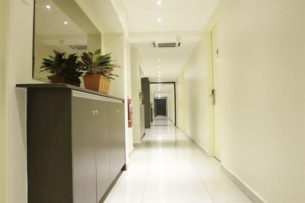 Lobby & Reception