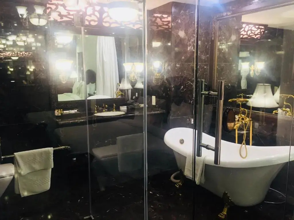 Luxury Double Suite with view full double bed