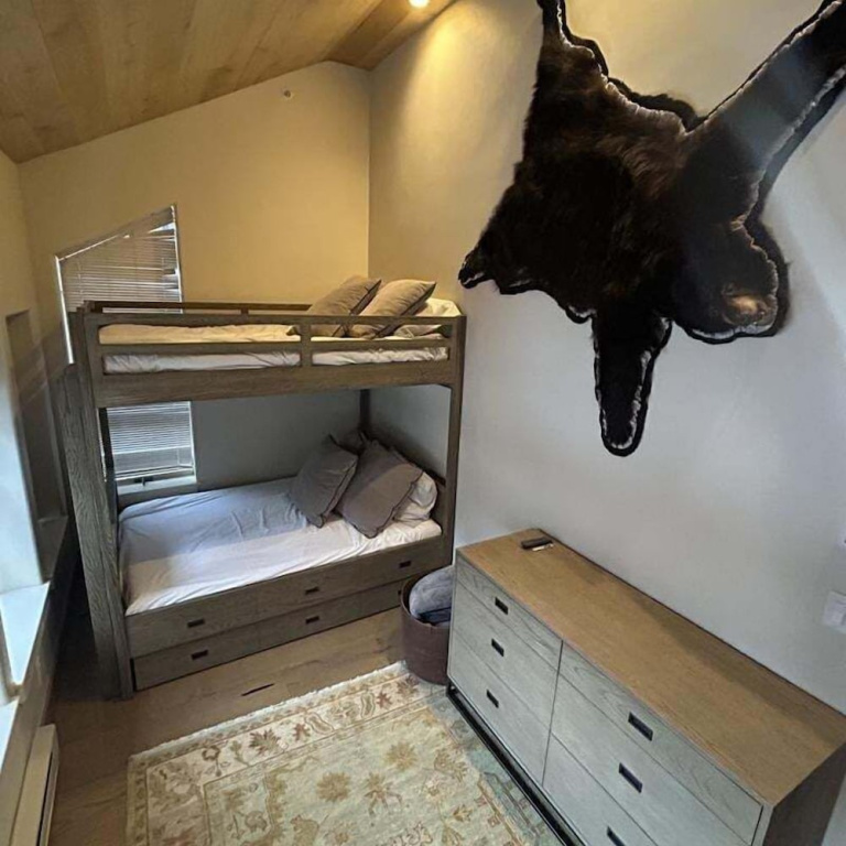 Northwoods Private Penthouse with Effortless Ski-In Ski-Out Access by RedAwning