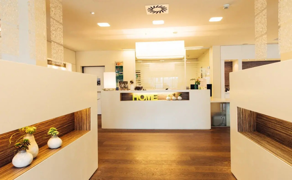 Lobby & Reception