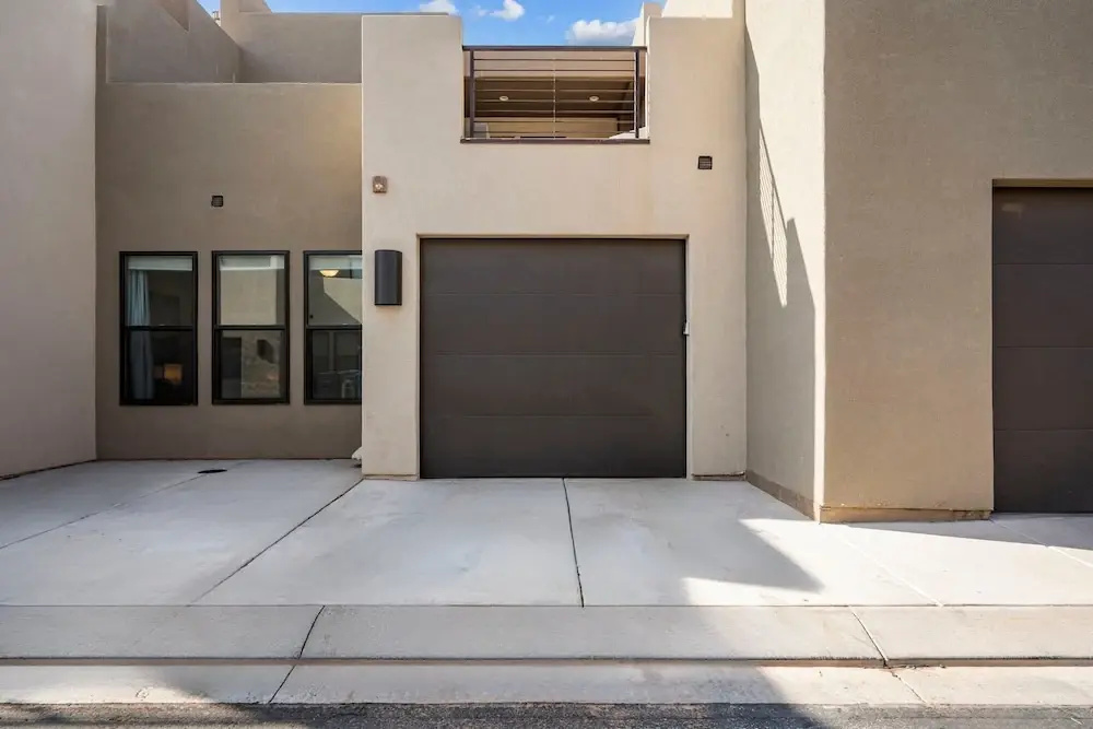 Relax In Style 4 Bedroom Townhouse