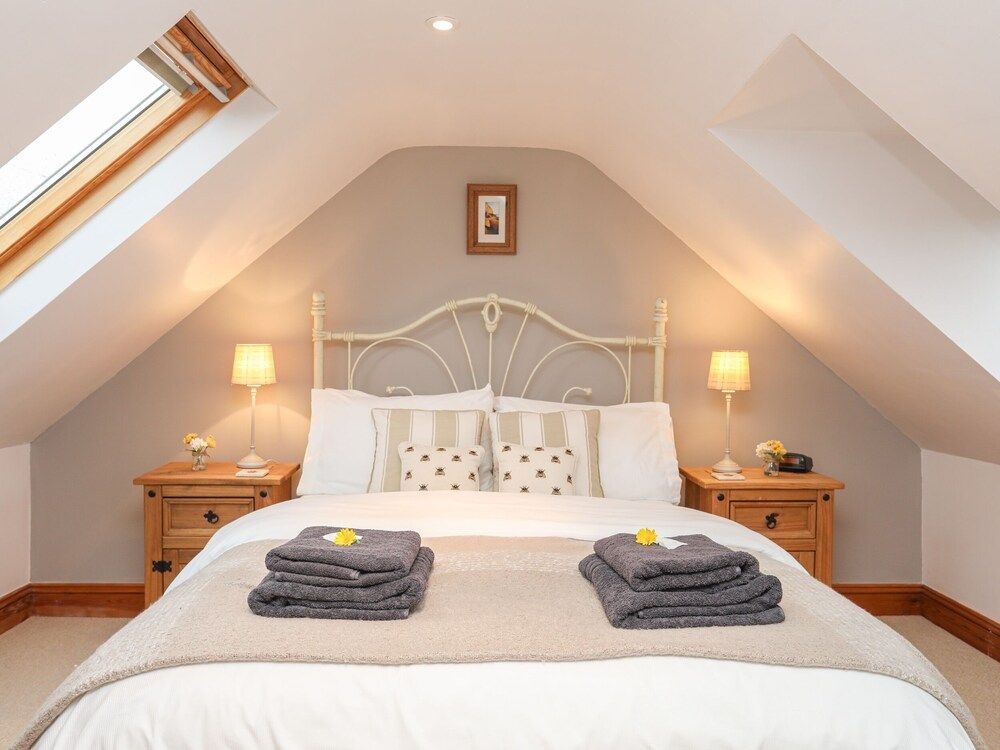 Bwthyn Bach — 4