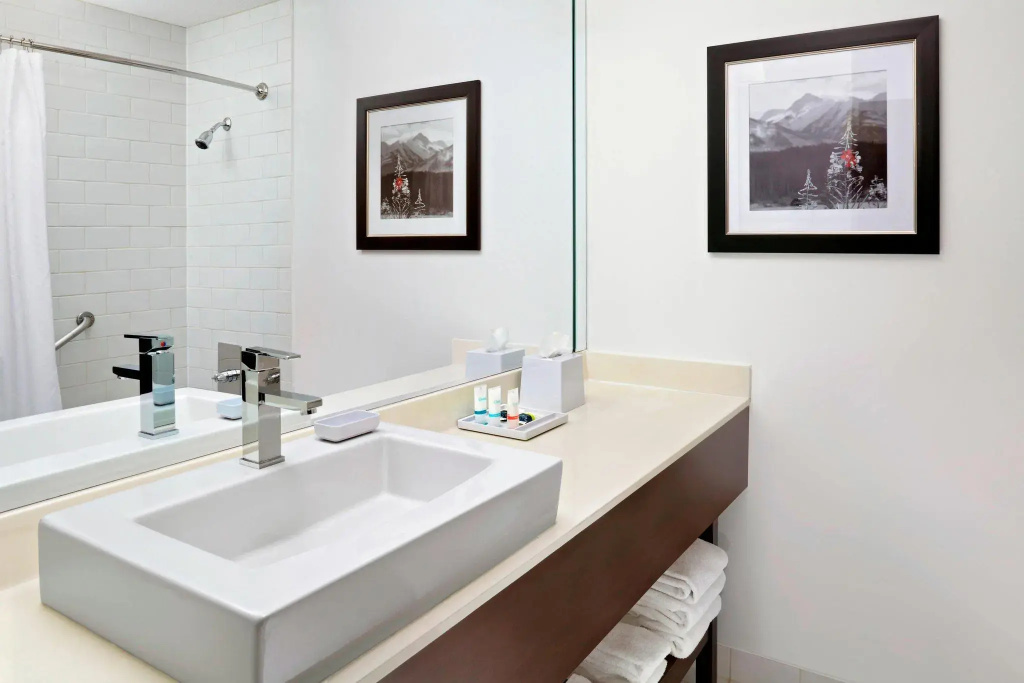 Four Points by Sheraton Hotel & Suites Calgary West - Chambres