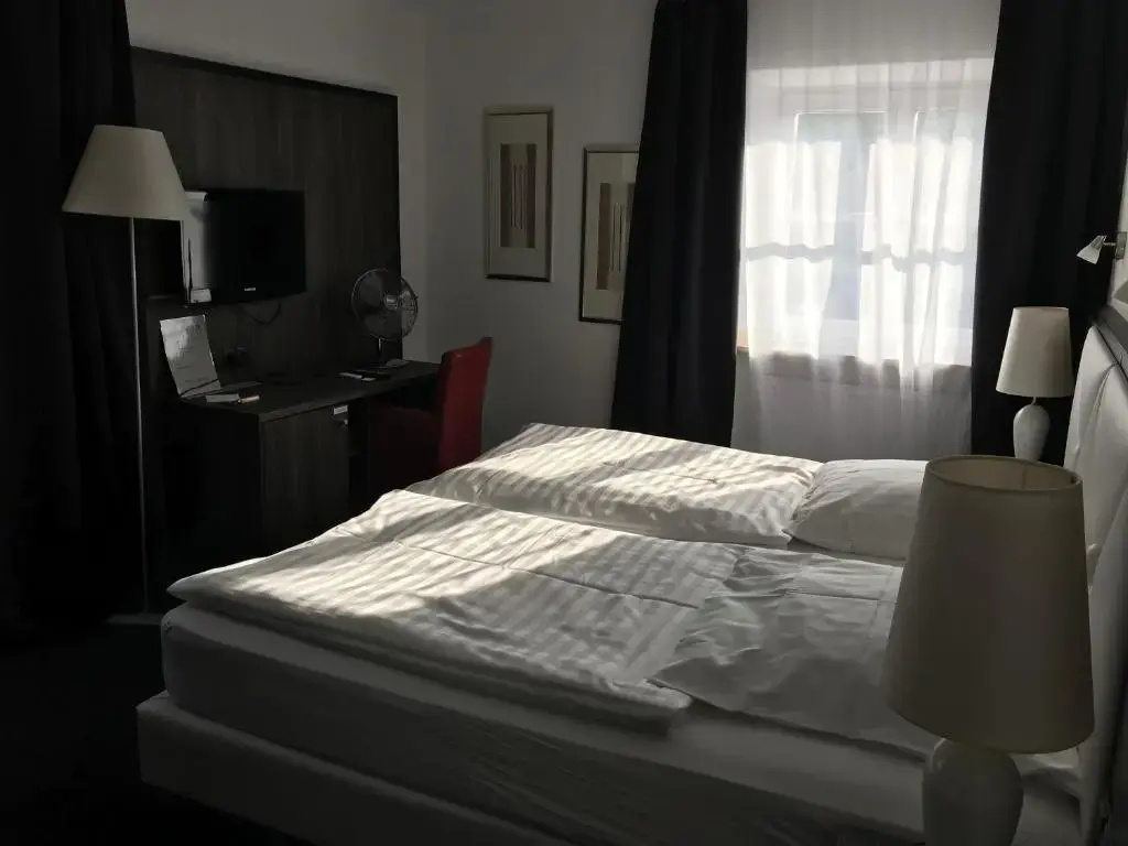 Standard Double room (full double bed)