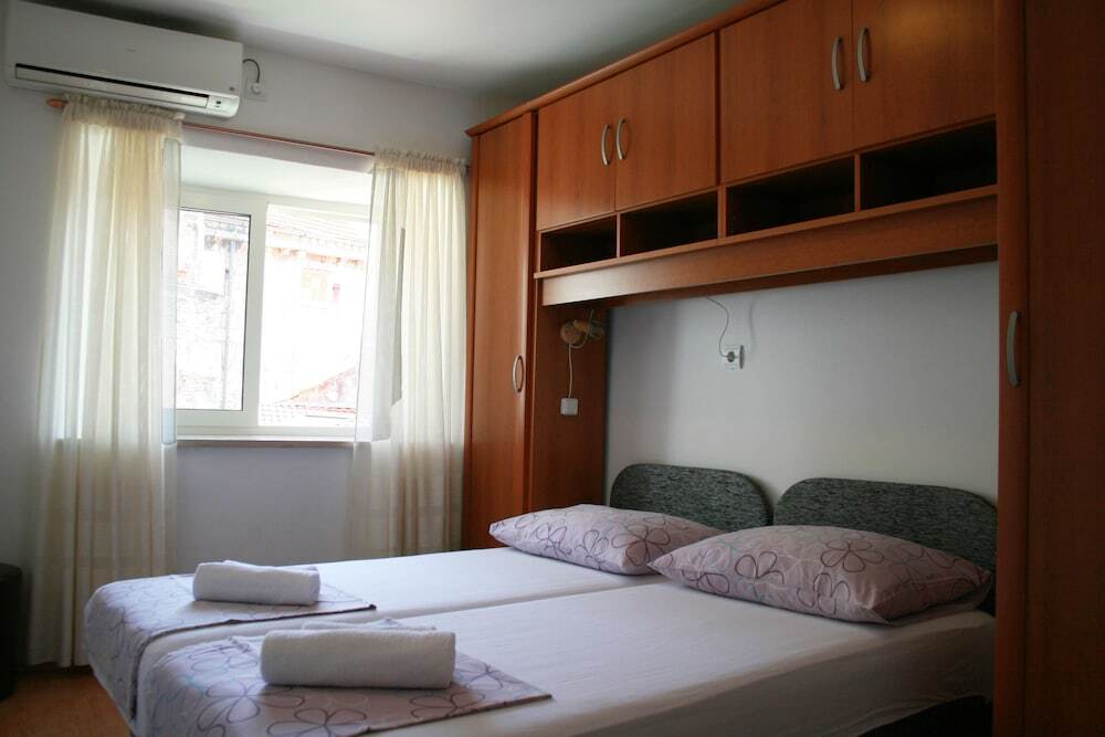 Guest House Korunić by null
