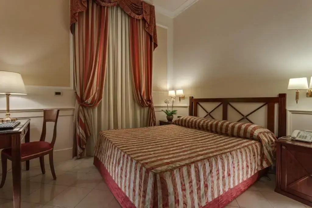 Double room (full double bed)