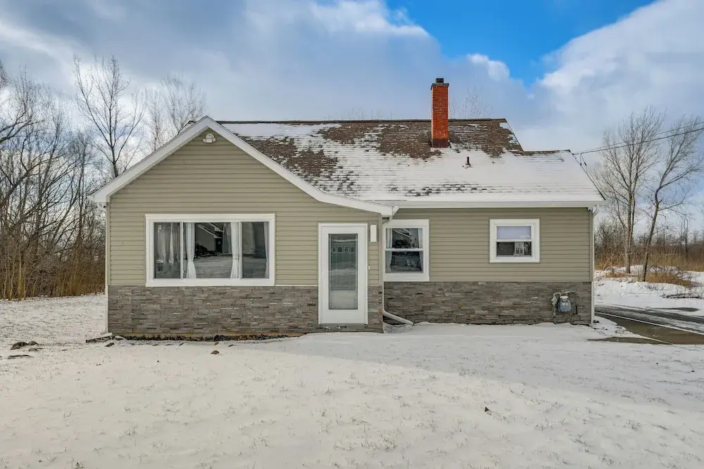 2 Mi to Airport: High-end Cheektowaga Home!