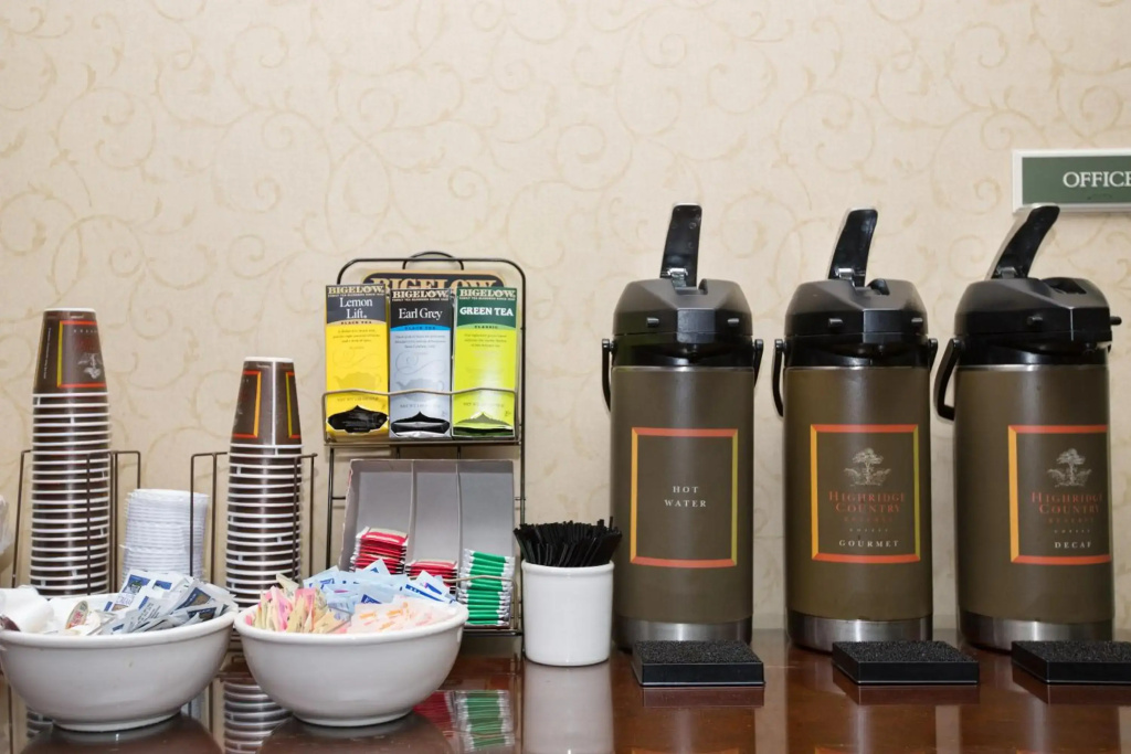 Country Inn & Suites by Radisson, Goodlettsville, TN - фото 12
