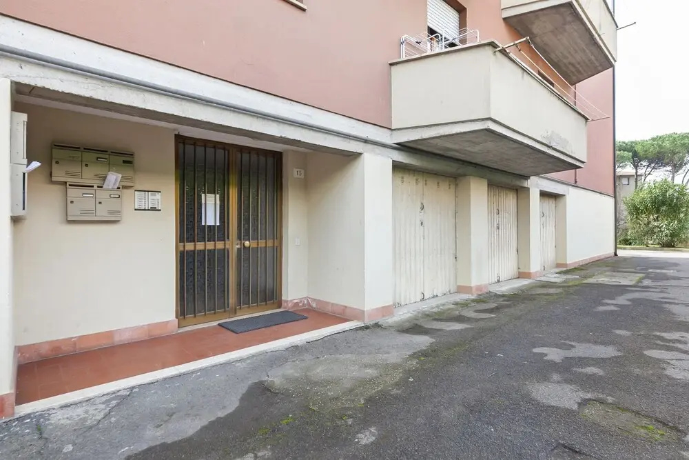 Pisa Hospital Apartment with Parking and Balcony