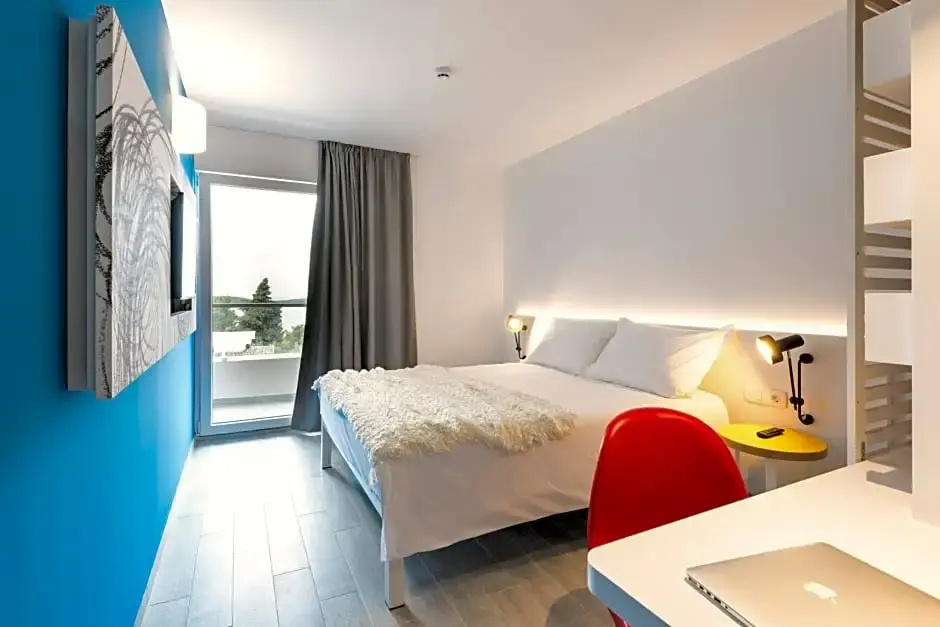 Standard room with balcony and with park view