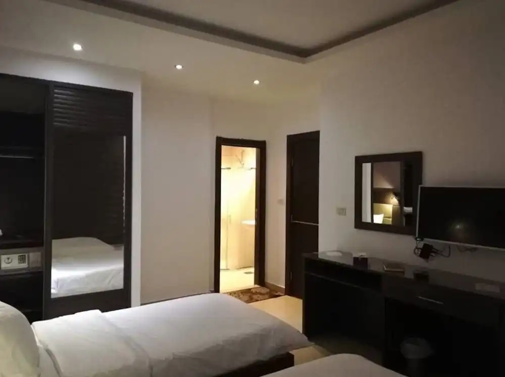 7 Days Hotel Suites